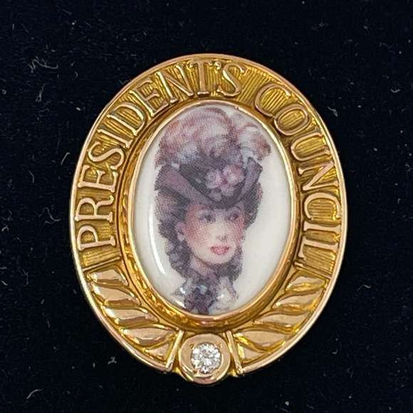 Vintage Avon Mrs Albee Cameo Pin Brooch Presidents Council 14K Gold One Diamond - Picture 3 of 12